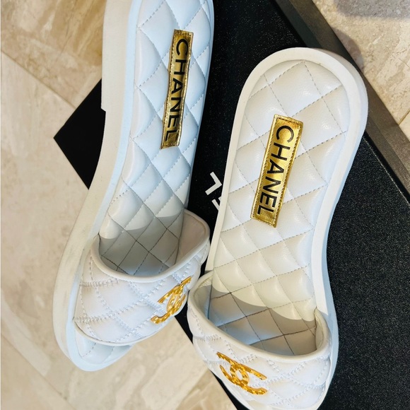 Chanel CC Logo Slides - Picture 6 of 11